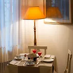 Residenze L'uncinaia House Couette-café 4*