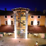 Residenze L'uncinaia House 4*