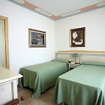 Couette-café Residenze L'uncinaia House