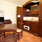 Residenze L'uncinaia House Bed & Breakfast
