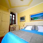 Couette-café Residenze L'uncinaia House