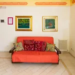 Bed & Breakfast Residenze L'uncinaia House