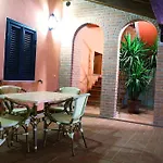 Couette-café Residenze L'uncinaia House 4*
