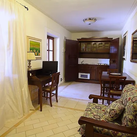 לינה וארוחת בוקר Residenze L'uncinaia House 4*