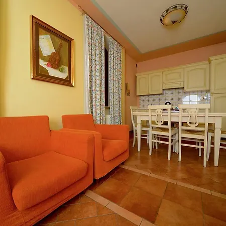 Bed and breakfast Residenze L'uncinaia House 4*