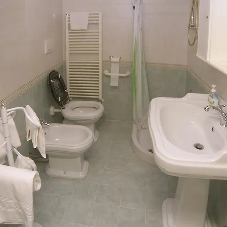 Frühstückspension Residenze L'uncinaia House 4*