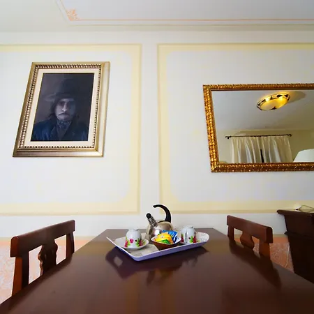 Residenze L'uncinaia House 4* Perugia