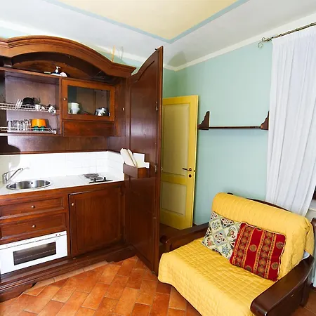 Bed & Breakfast Residenze L'uncinaia House