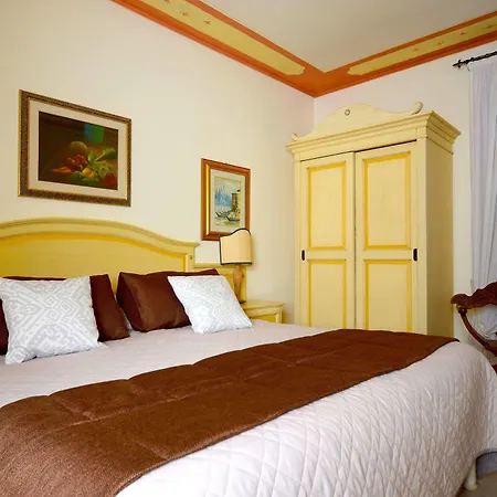 Bed and breakfast Residenze L'uncinaia House 4*