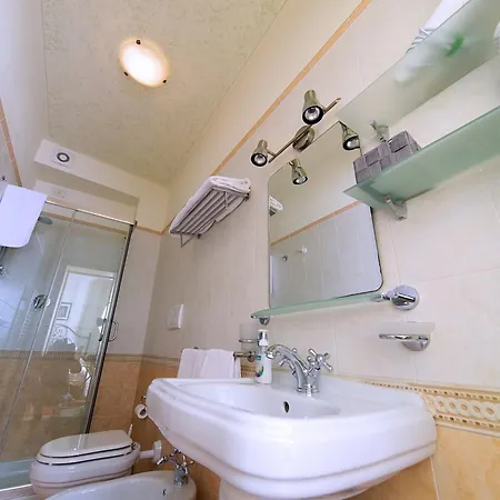 Residenze L'uncinaia House Frühstückspension 4*
