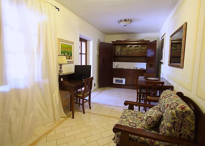 Bed & Breakfast Residenze L'uncinaia House 4*