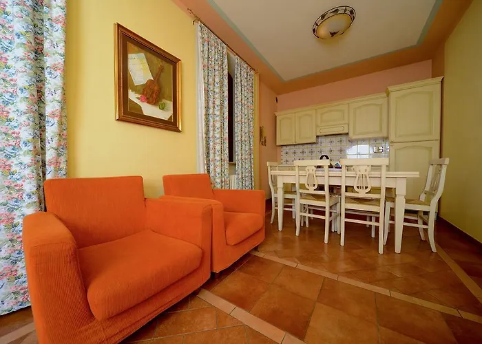 Bed & Breakfast Residenze L'uncinaia House 4*