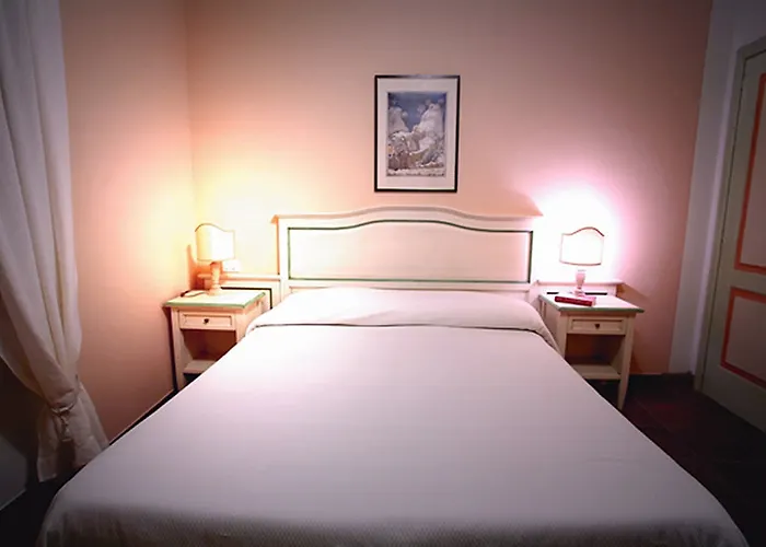 Alojamento de Acomodação e Pequeno-almoço Residenze L'uncinaia House 4*