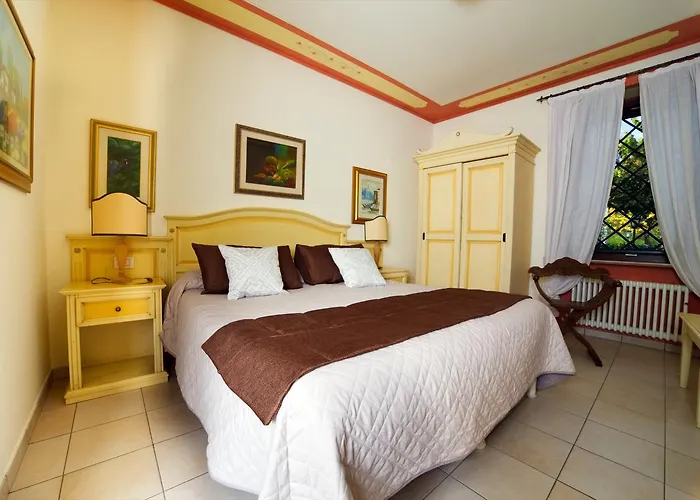 Residenze L'uncinaia House Alojamento de Acomodação e Pequeno-almoço 4*