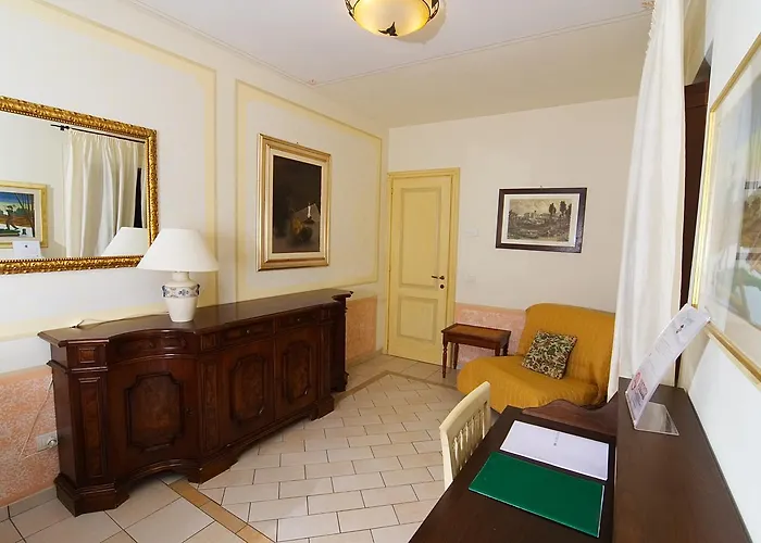 Residenze L'uncinaia House Alojamento de Acomodação e Pequeno-almoço 4*