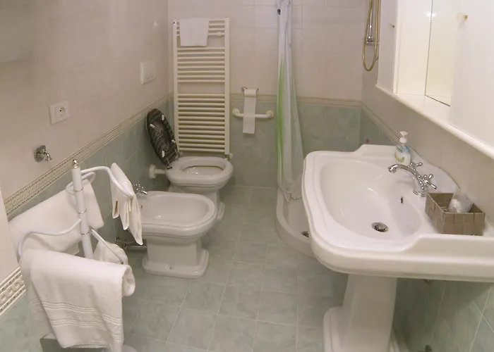 Bed & Breakfast Residenze L'uncinaia House 4*