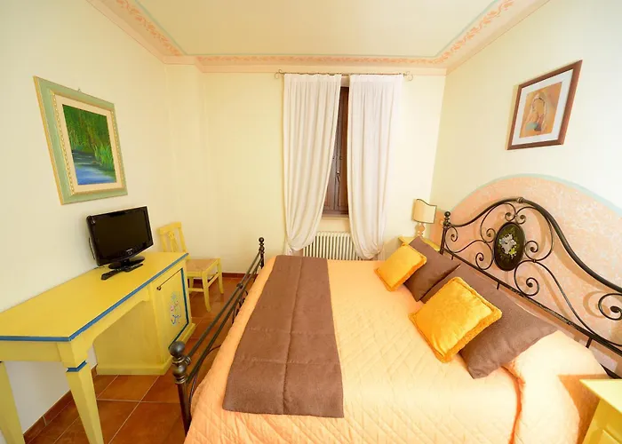 Bed & Breakfast Residenze L'uncinaia House 4*