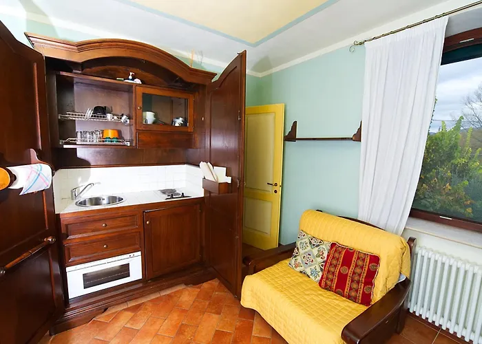 Alojamento de Acomodação e Pequeno-almoço Residenze L'uncinaia House