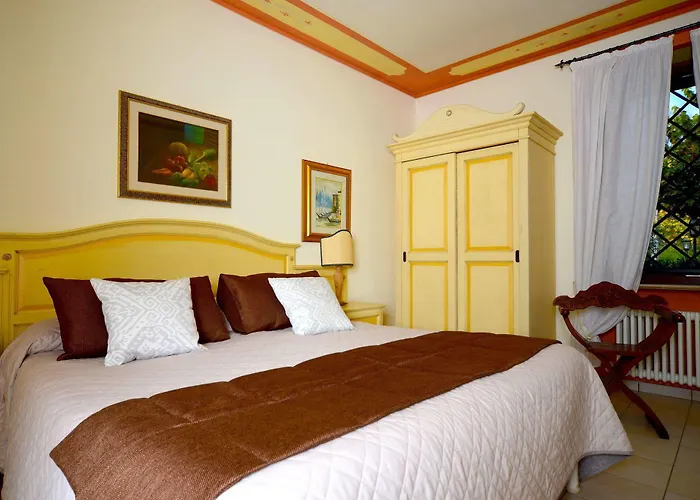 Bed & Breakfast Residenze L'uncinaia House 4*