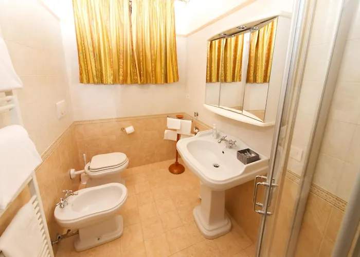 Residenze L'uncinaia House Alojamento de Acomodação e Pequeno-almoço