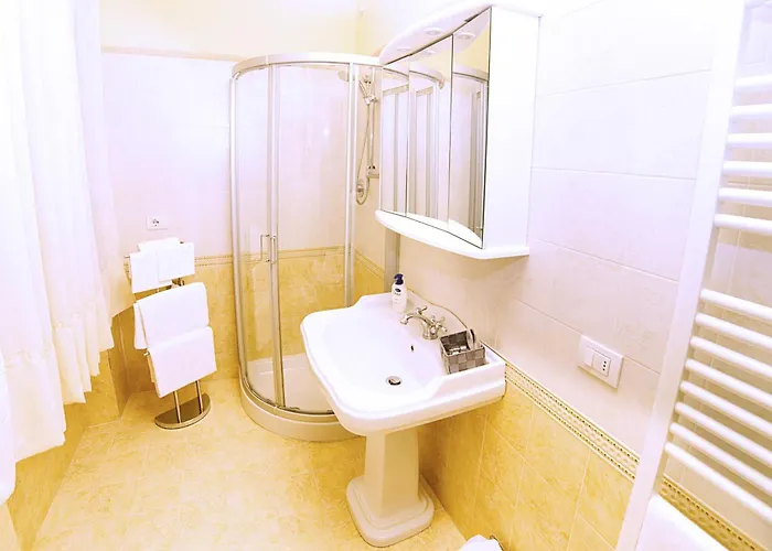 Residenze L'uncinaia House Bed & Breakfast 4*