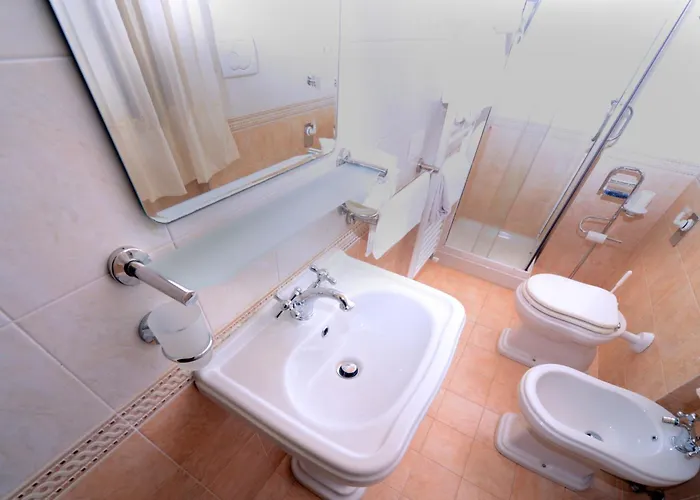 Bed & Breakfast Residenze L'uncinaia House 4*